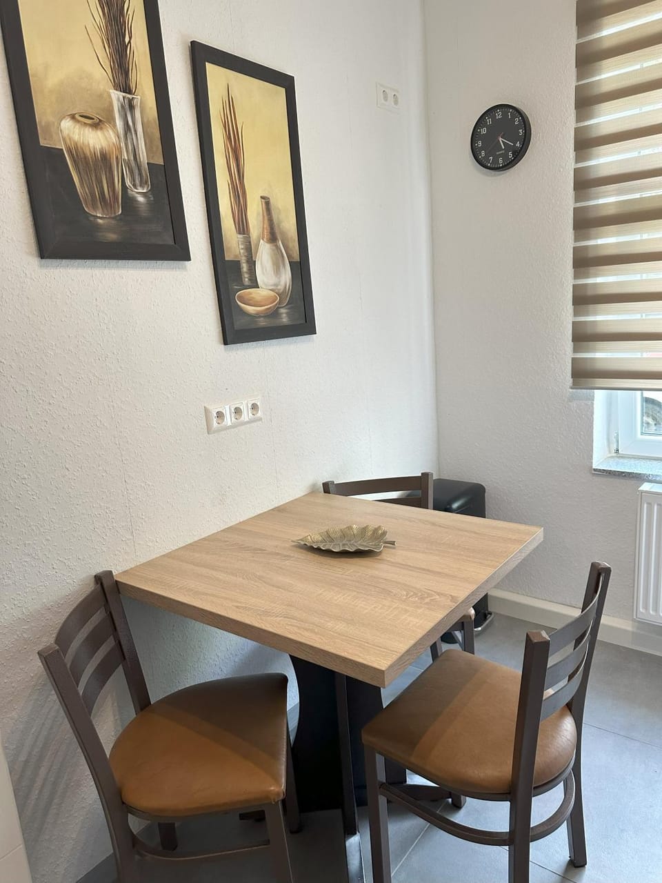 Seating area, Dining area