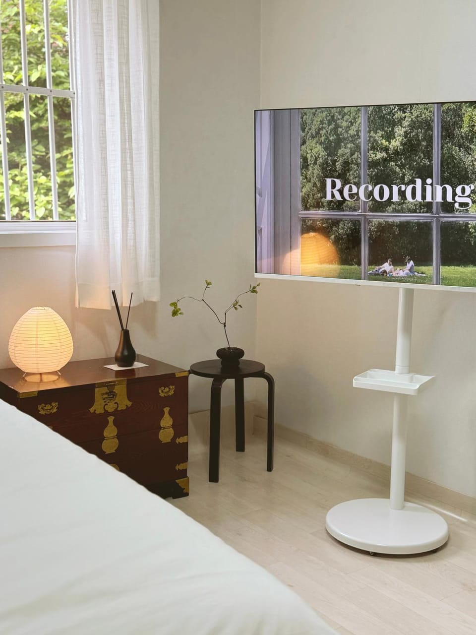 Bed, TV and multimedia, Bedroom