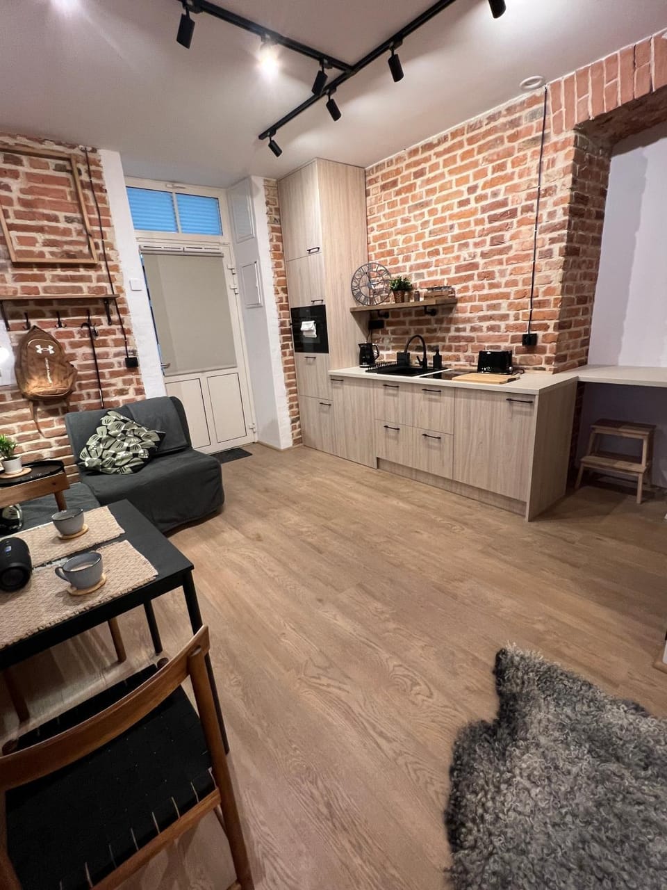 Kitchen or kitchenette, Living room, Seating area, Dining area