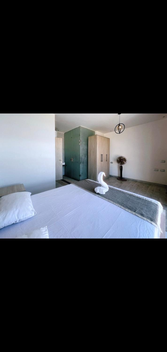 Bed, Hot Tub, Bathroom, Bedroom