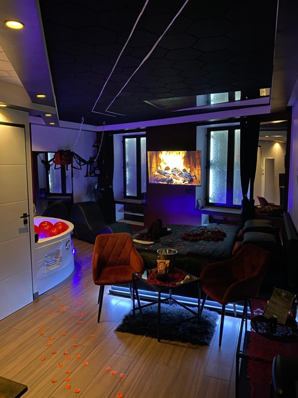 Redroom Spa privatif & nuit romantique à deux Apartment in Auvergne-Rhône-Alpes