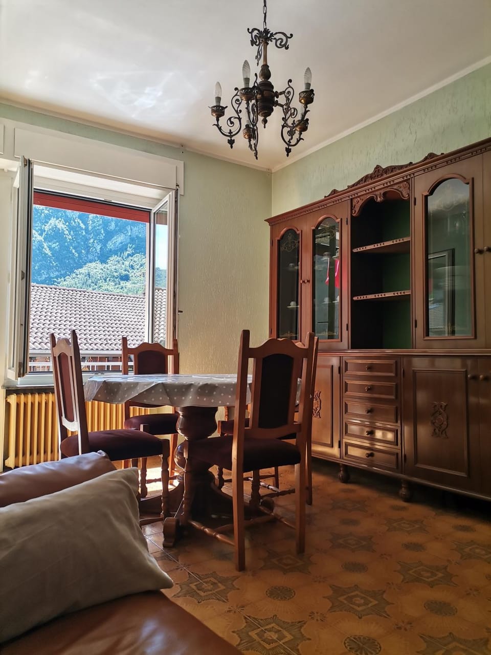 Communal lounge/ TV room, Mountain view