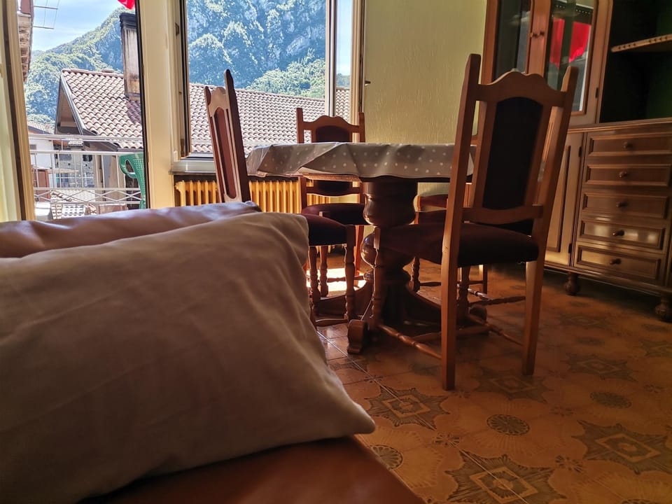 Communal lounge/ TV room, Mountain view