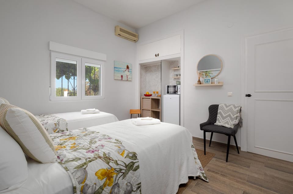 Photo of the whole room, Bedroom, air conditioner