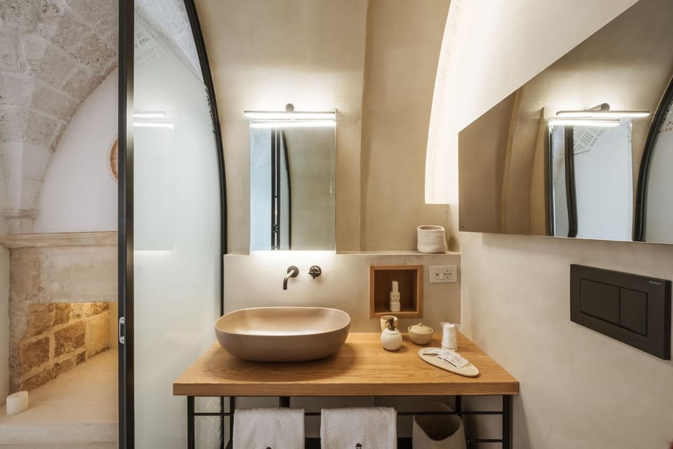 Bathroom, towels
