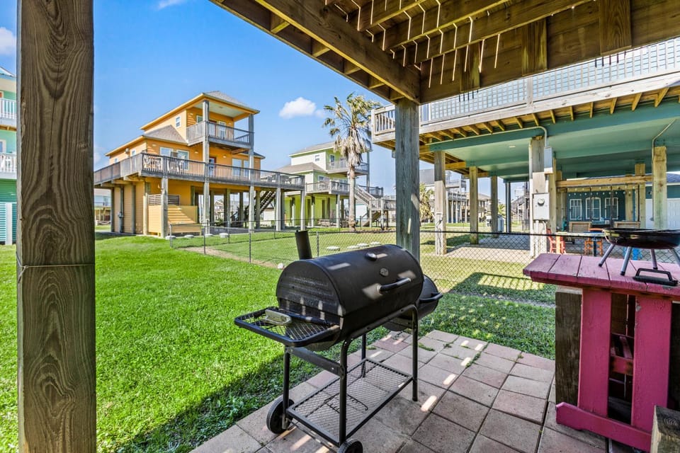 A Texas Star Beachfront 3BR House in Bolivar Peninsula