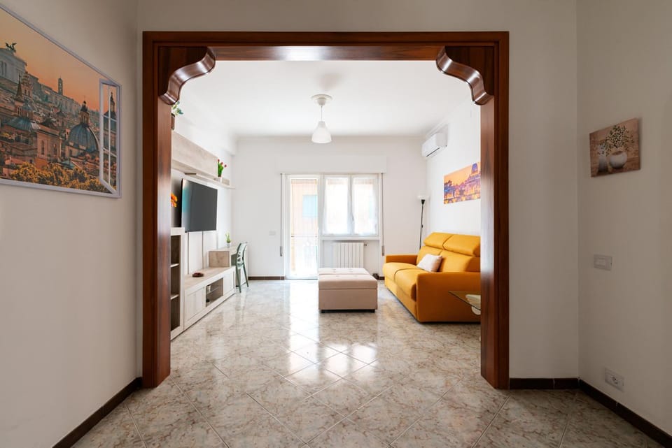 Communal lounge/ TV room, Photo of the whole room, Seating area