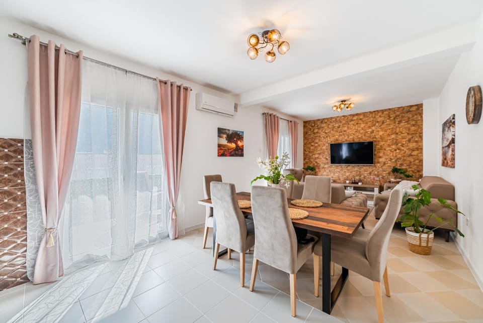 TV and multimedia, Dining area