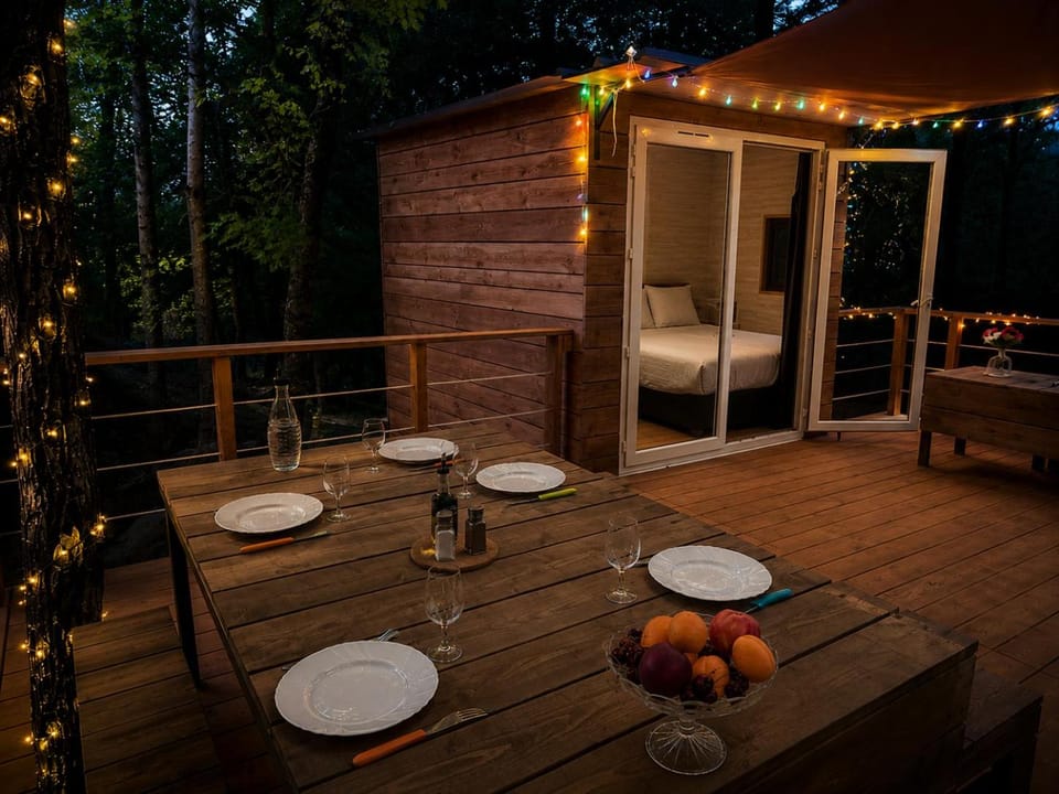 Tiny house cosy au cœur des bois Luxury tent in Auvergne-Rhône-Alpes