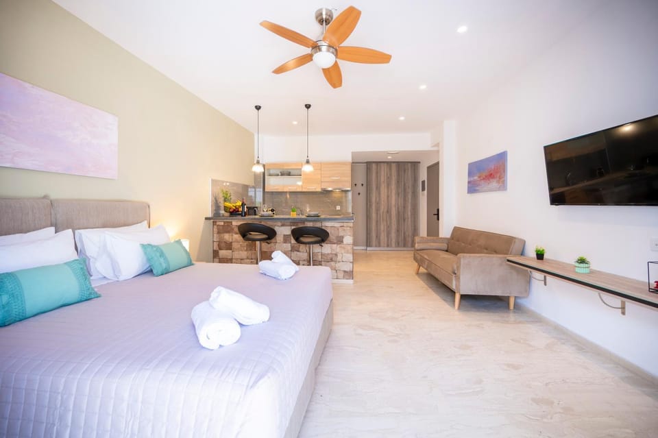 Bed, Kitchen or kitchenette, Seating area