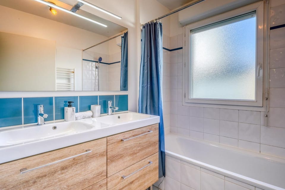Chambre d'Amour Jacuzzi Bordeaux Parking Apartment in Bordeaux