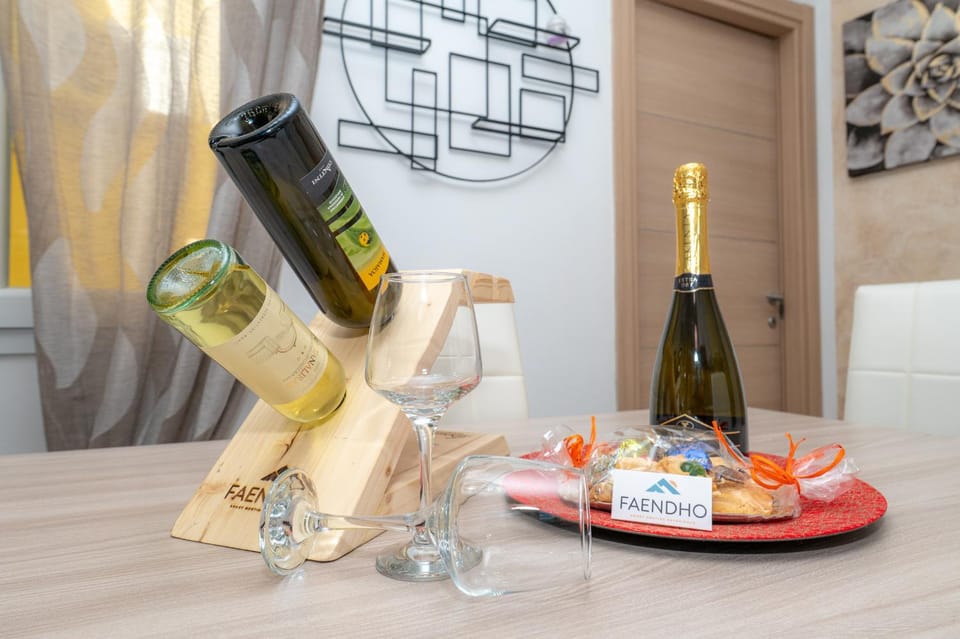 Food and drinks, Food, Drinks, Alcoholic drinks