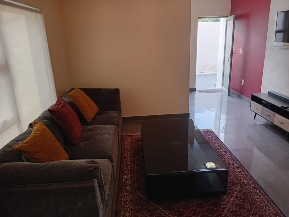 Communal lounge/ TV room, TV and multimedia, Living room, Seating area, Evening entertainment