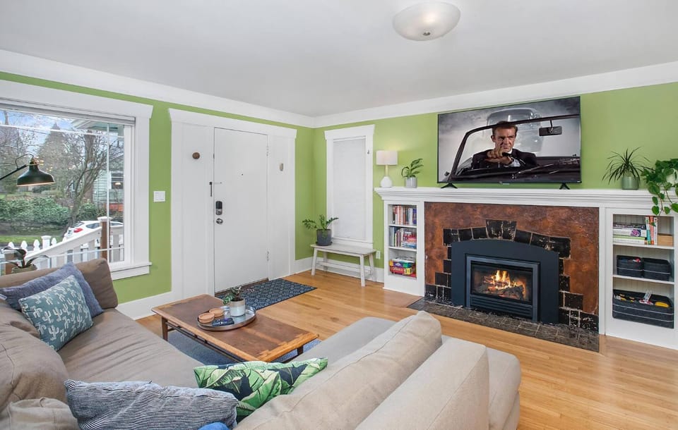 Communal lounge/ TV room, Game Room, TV and multimedia, Living room, Evening entertainment, fireplace