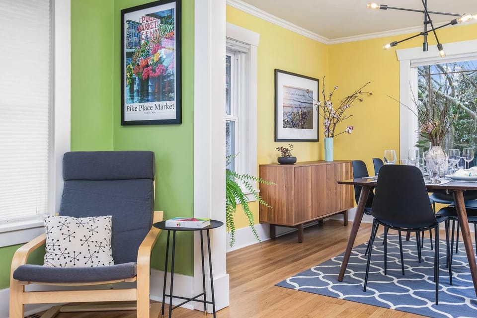 Living room, Decorative detail, Seating area, Dining area