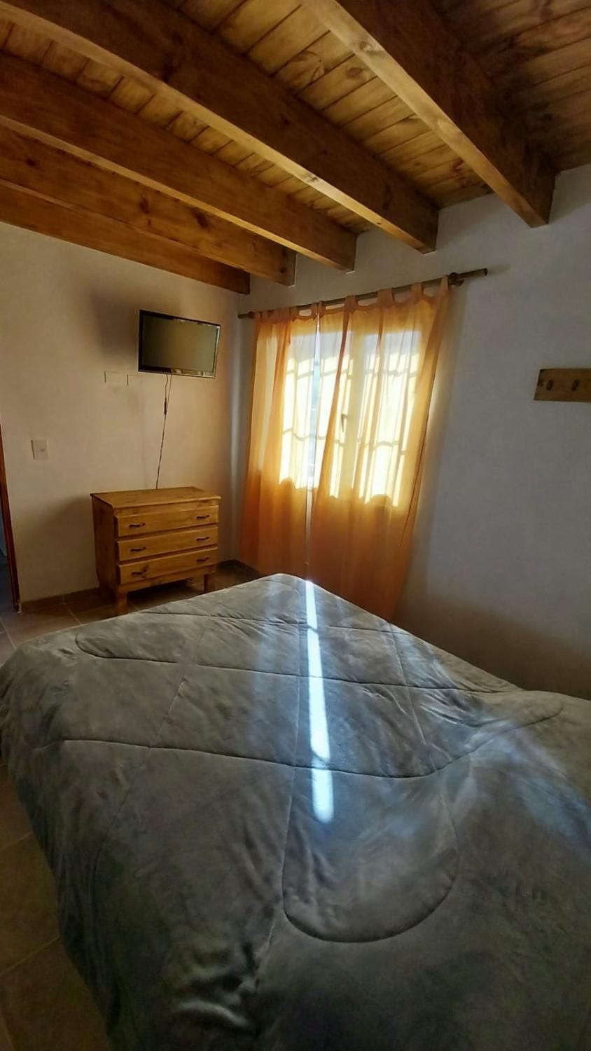 Bed, TV and multimedia, Bedroom