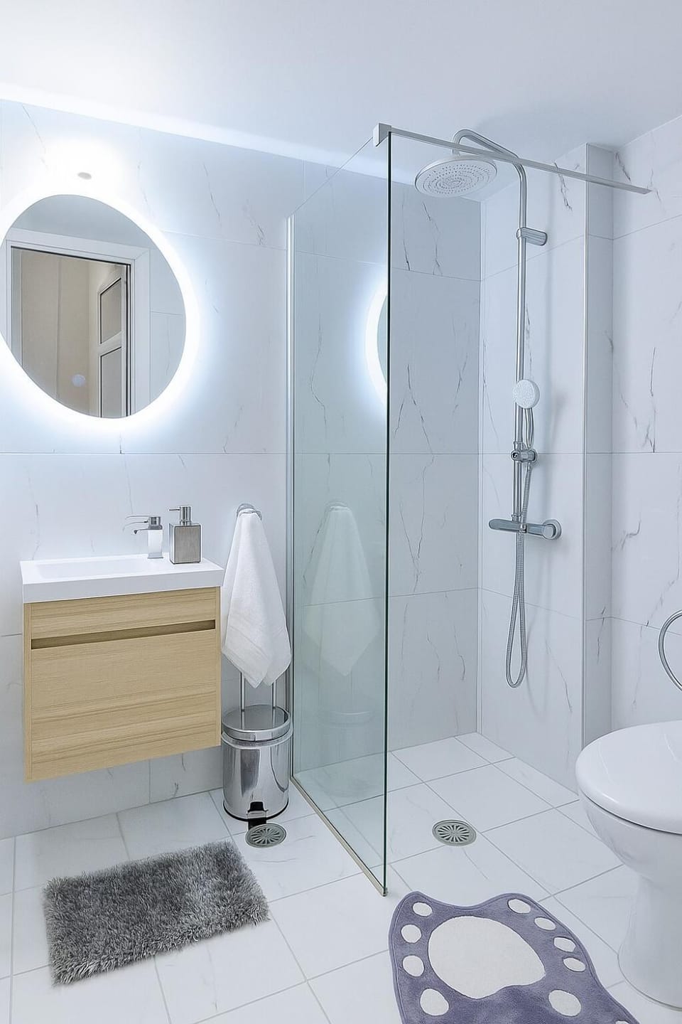 Shower, Toilet, Bathroom, towels