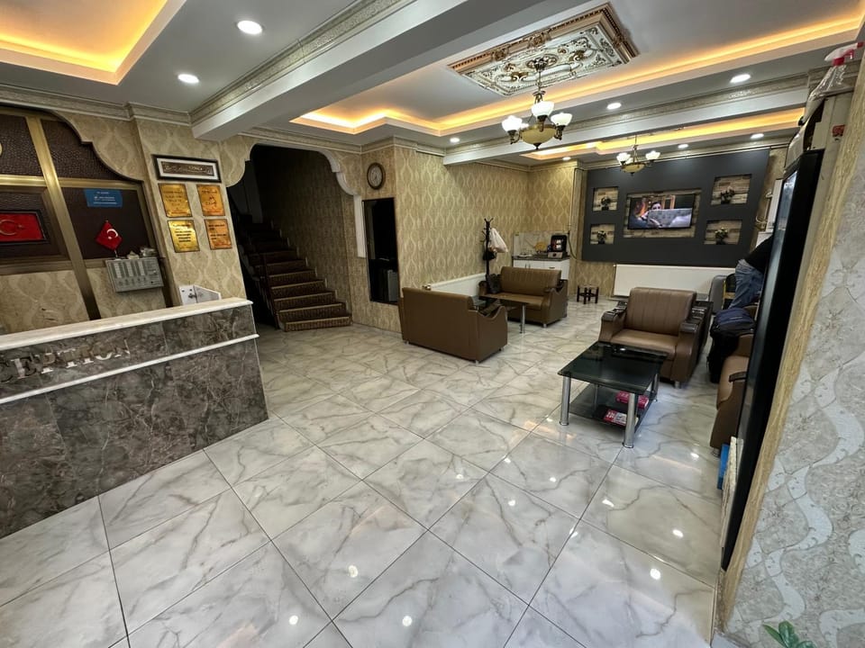 Communal lounge/ TV room, Lobby or reception