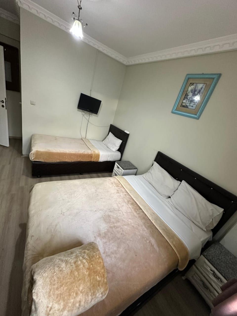 Bed, TV and multimedia, Bedroom
