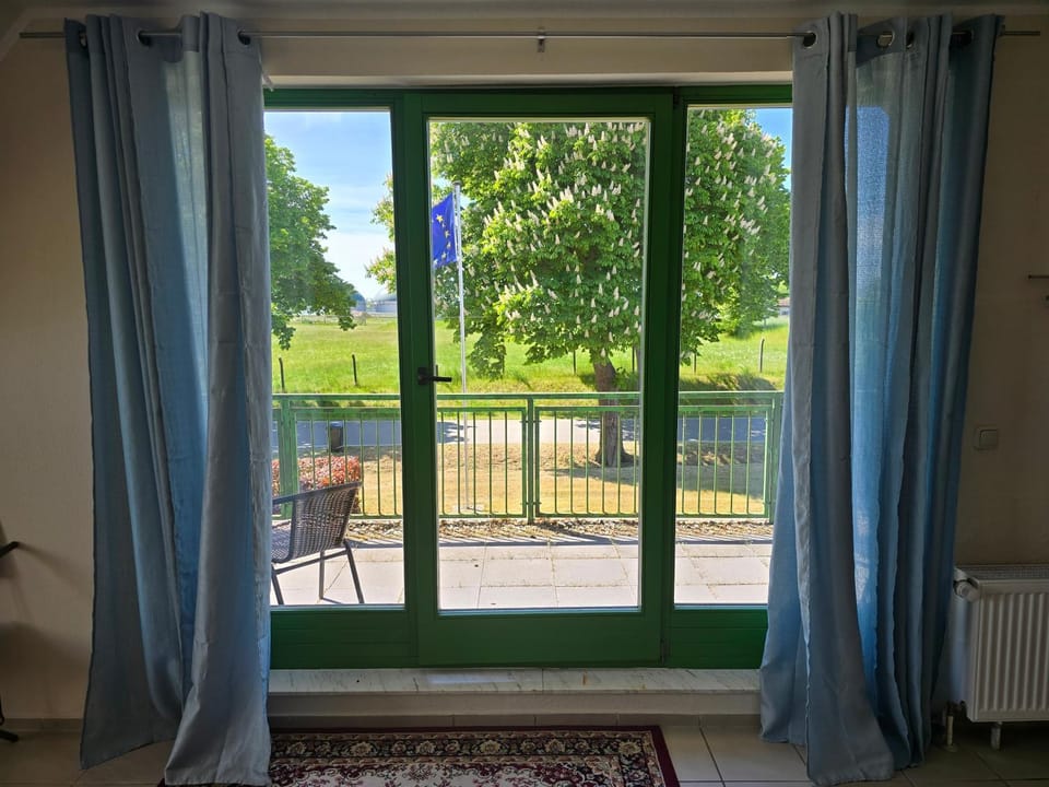 View (from property/room), Balcony/Terrace, Garden view