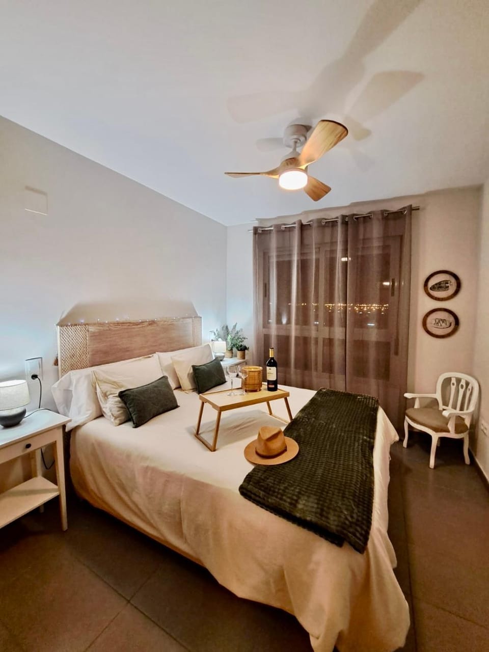 Photo of the whole room, Bedroom