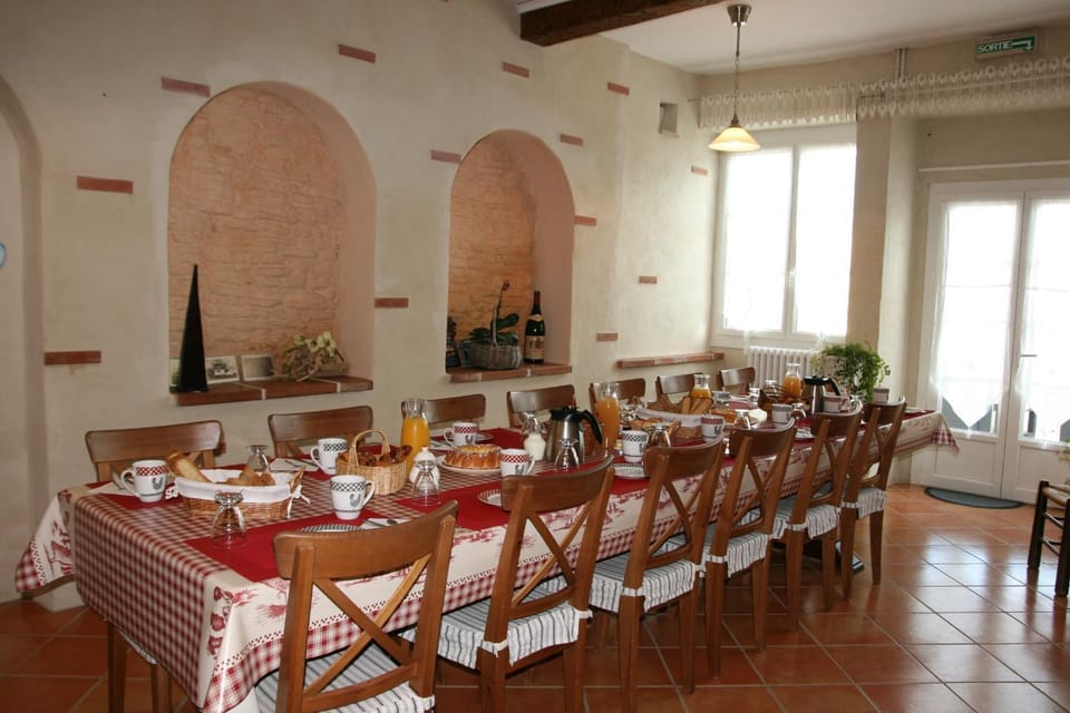 Communal lounge/ TV room, Banquet/Function facilities, Continental breakfast