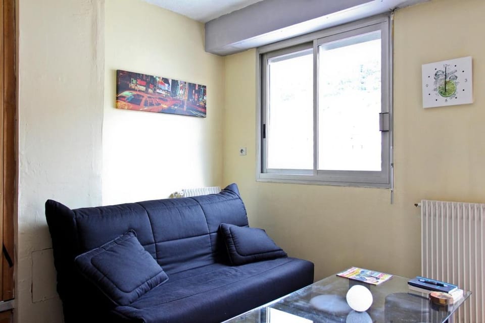 Studio climatisé au calme, terrasse vue colline Apartment in Nice