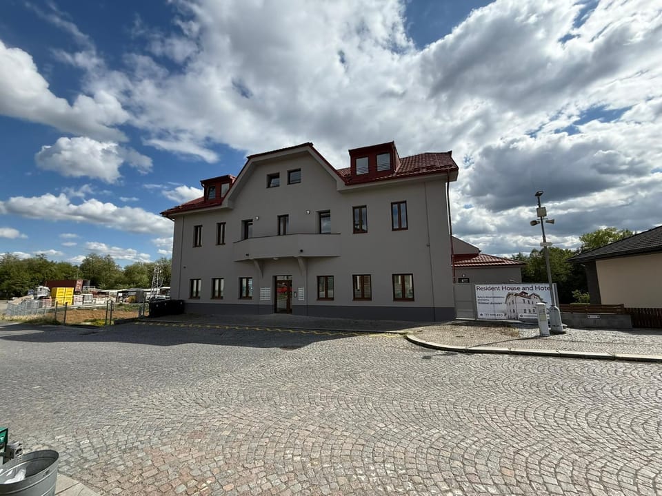 Property building, Street view