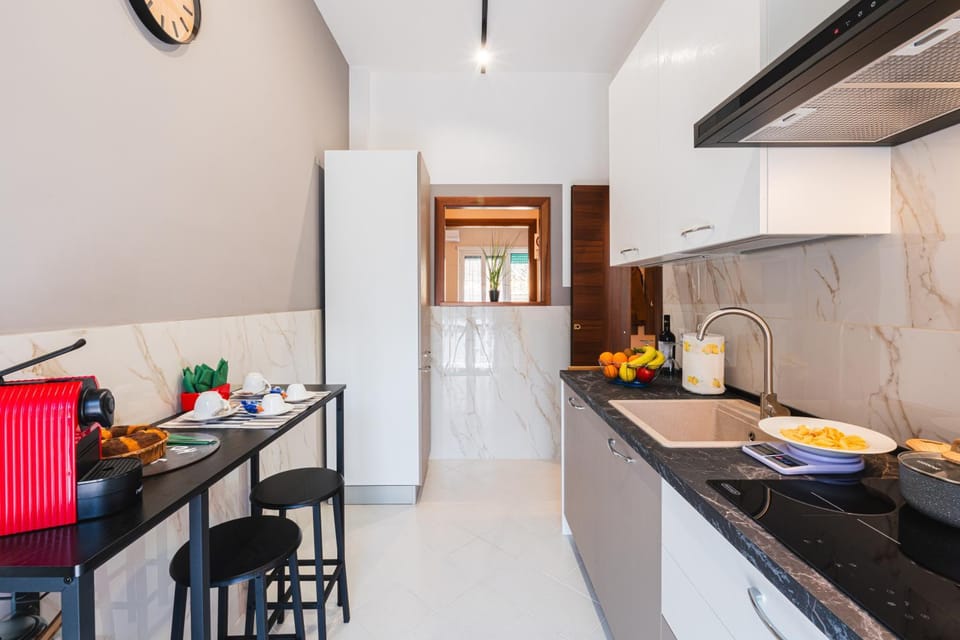 Kitchen or kitchenette, Food and drinks, Food, Breakfast