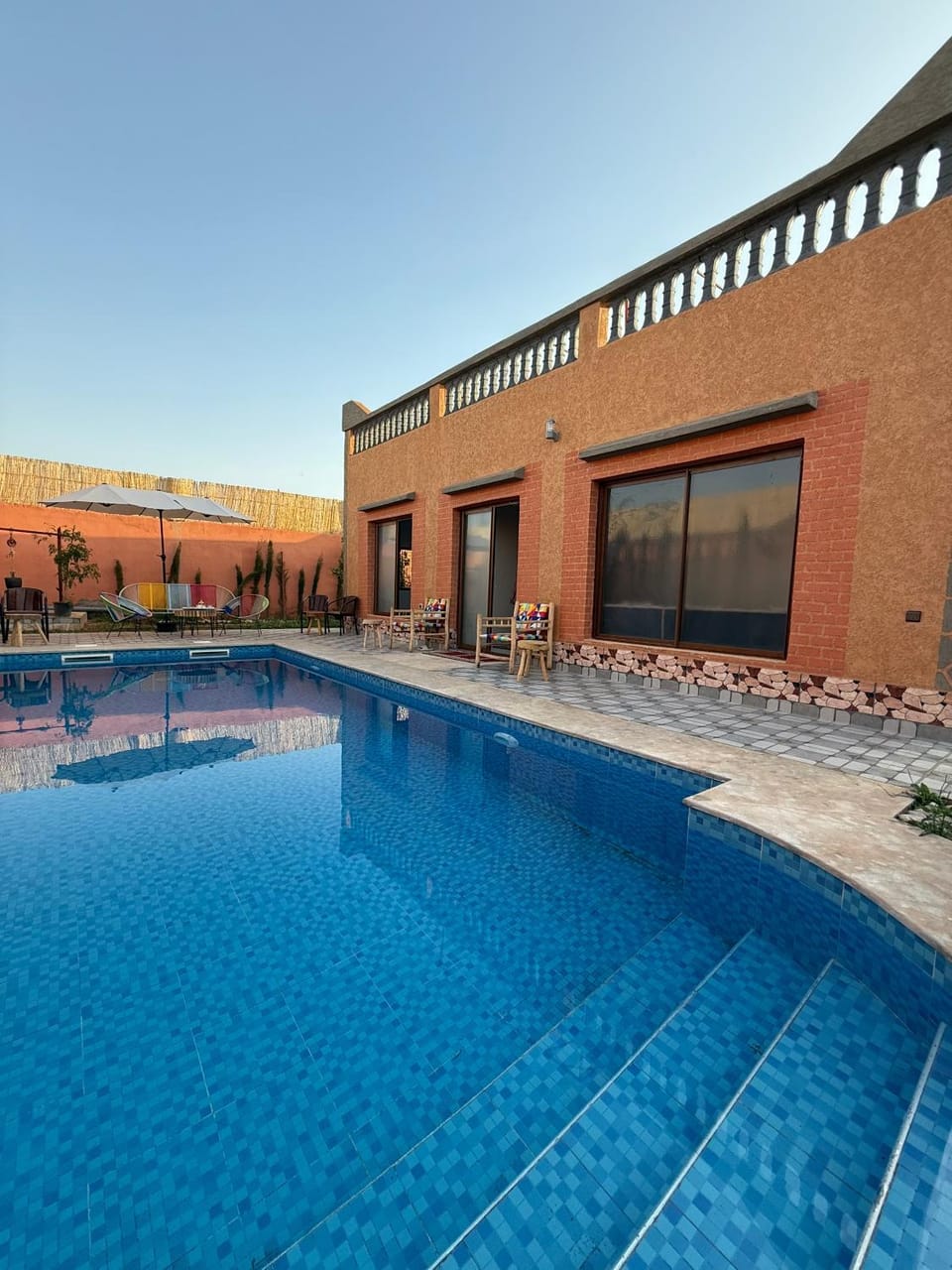 Property building, Day, Swimming pool