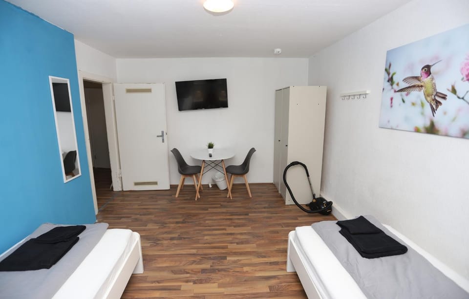 Bed, Seating area, Dining area, Bedroom