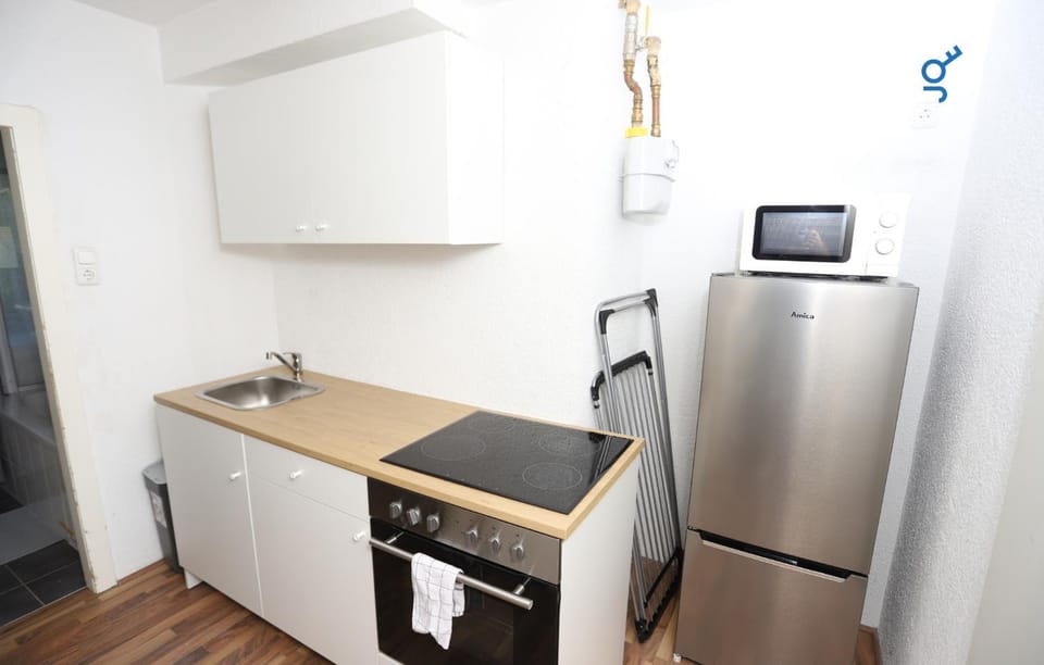 Kitchen or kitchenette, oven, stove
