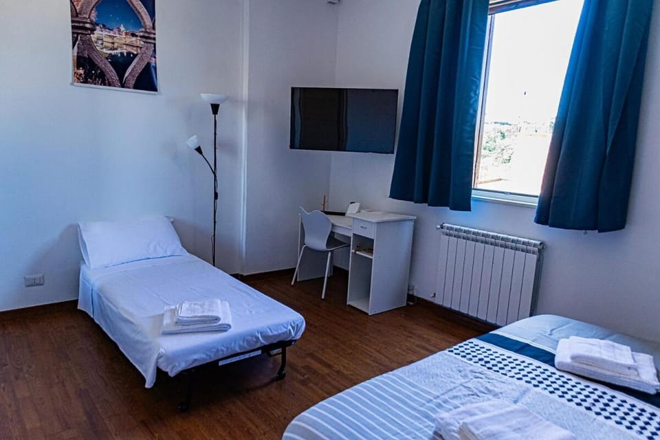 Terrace with view of Cupola San Pietro - Casa Claudia Apartment in Rome