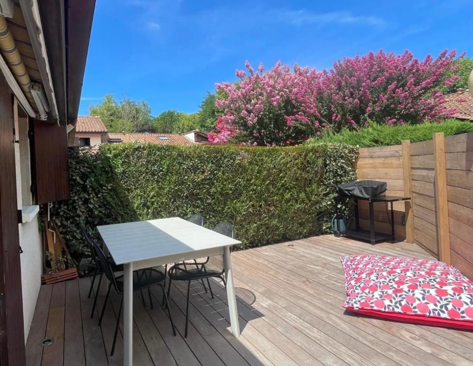 Patio, Dining area