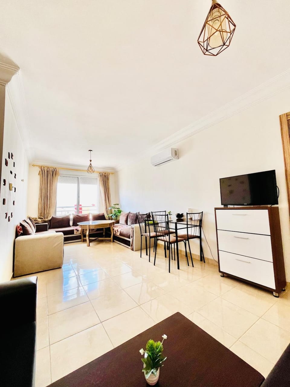 Communal lounge/ TV room, TV and multimedia, Living room, air conditioner