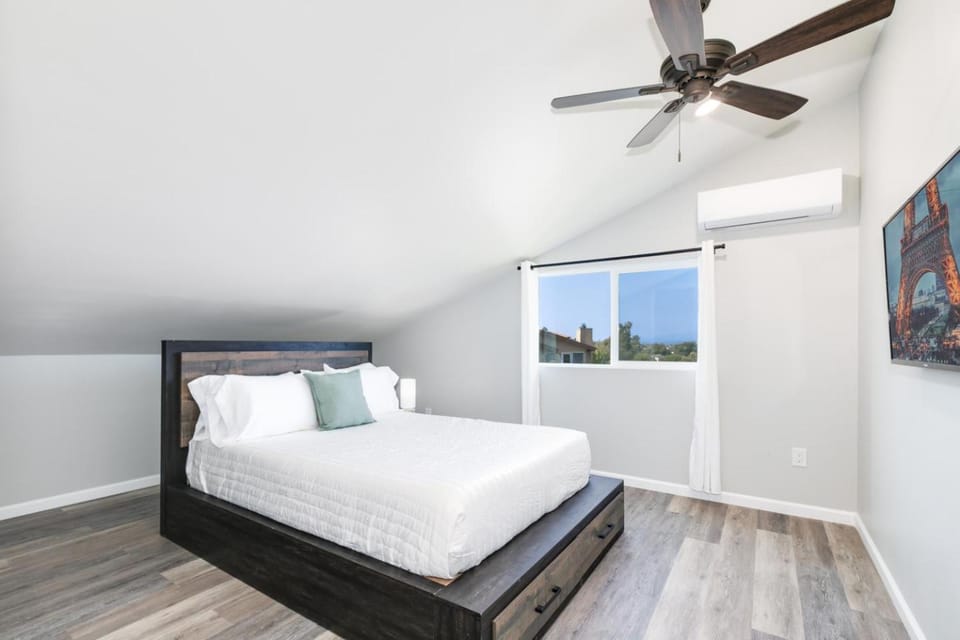 Bed, Bedroom, air conditioner
