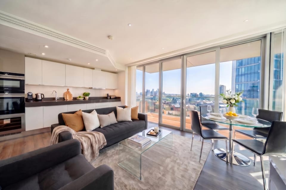 View (from property/room), Balcony/Terrace, Living room, Dining area