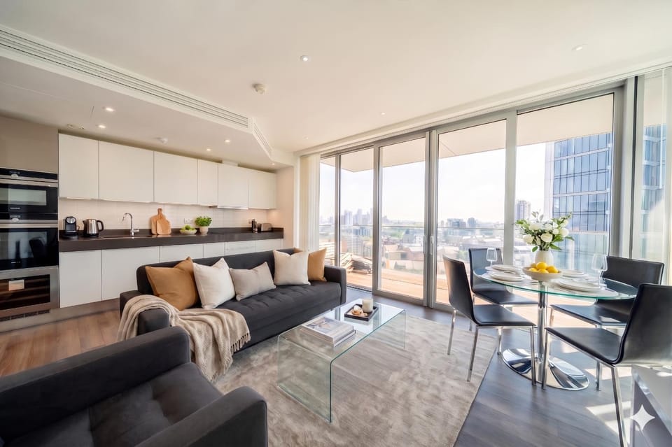 Kitchen or kitchenette, Living room, Seating area, Dining area