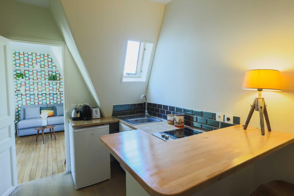 Kitchen or kitchenette, Seating area