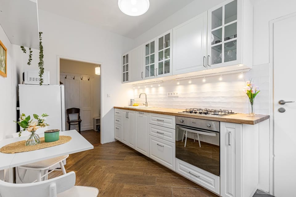Kitchen or kitchenette, Dining area, dishwasher, oven