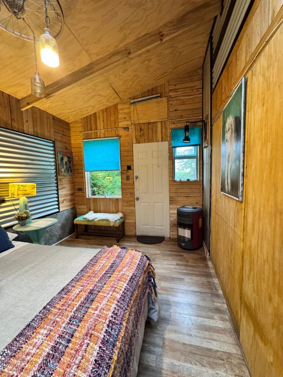 Bed, Lobby or reception, heating