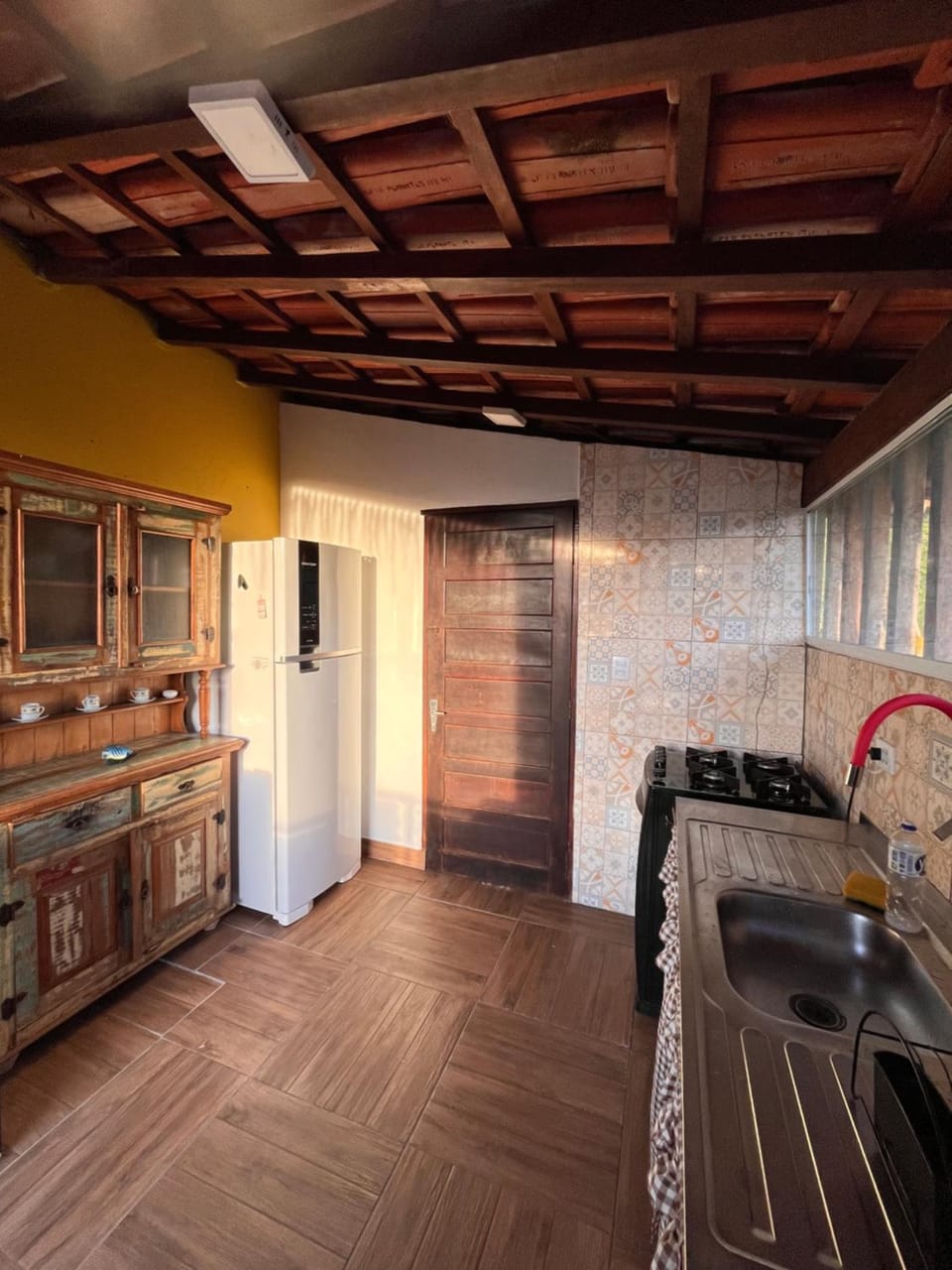 Kitchen or kitchenette, minibar, oven, stove