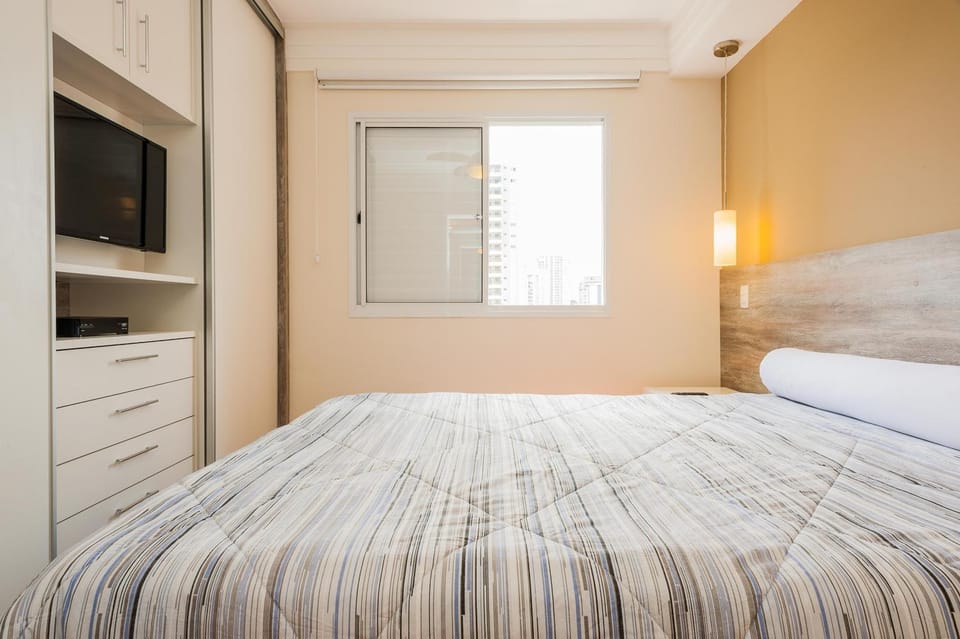 Bed, TV and multimedia, Photo of the whole room, Bedroom, wardrobe
