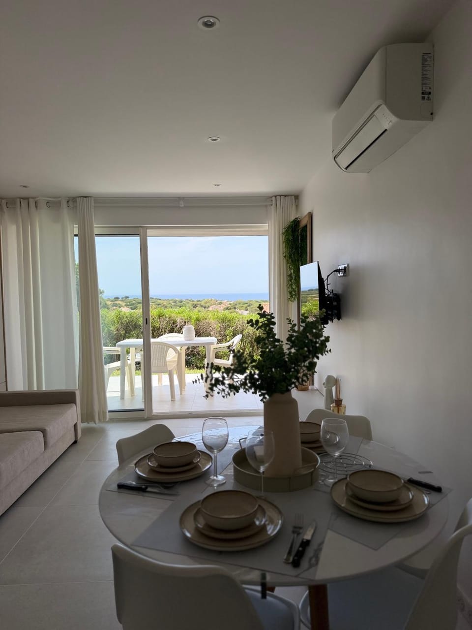 Appartement Climatisé Vue Mer en Rez-de-Jardin Apartment in Lumio
