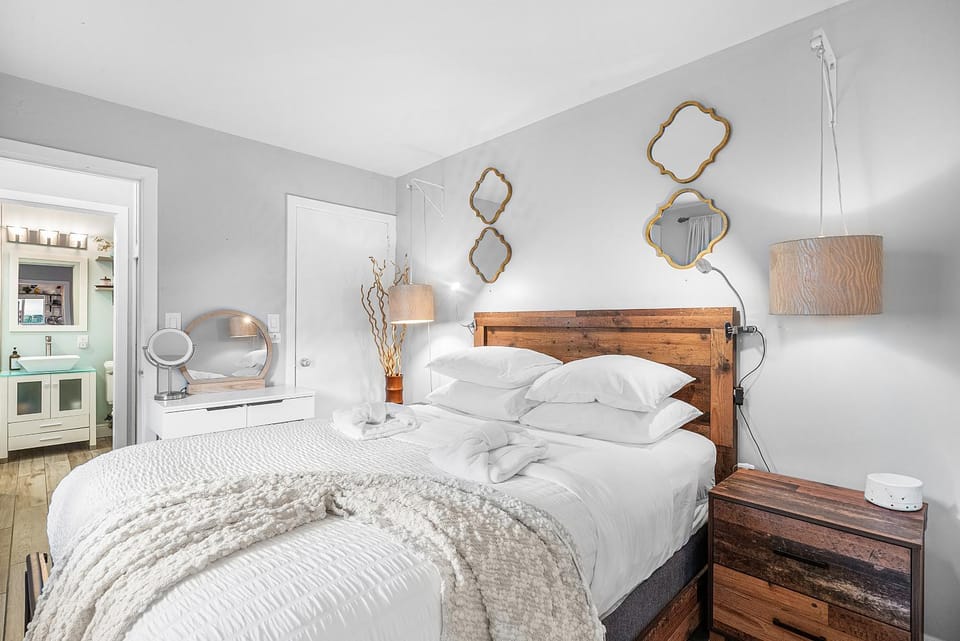 Coastal Serene Courtyard, Lush Garden, BBQ & Bar Cart- 1 Dollar rides to Beach- by Maven Vacation Rentals Apartment in Lake Worth