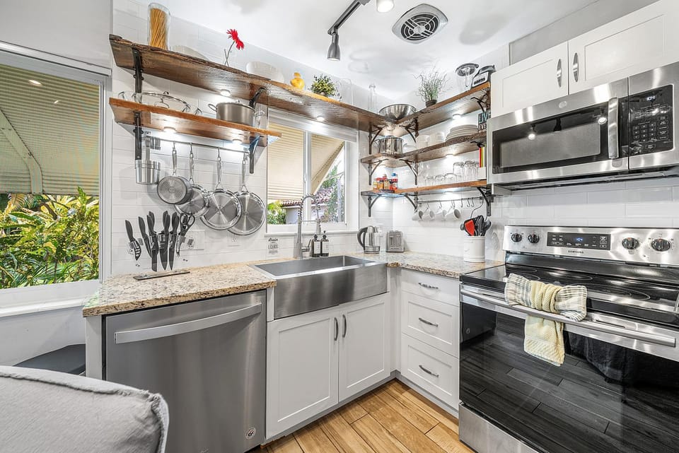 Coastal Serene Courtyard, Lush Garden, BBQ & Bar Cart- 1 Dollar rides to Beach- by Maven Vacation Rentals Apartment in Lake Worth