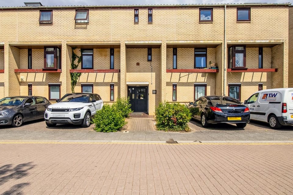 Property building, Neighbourhood, Street view, Parking