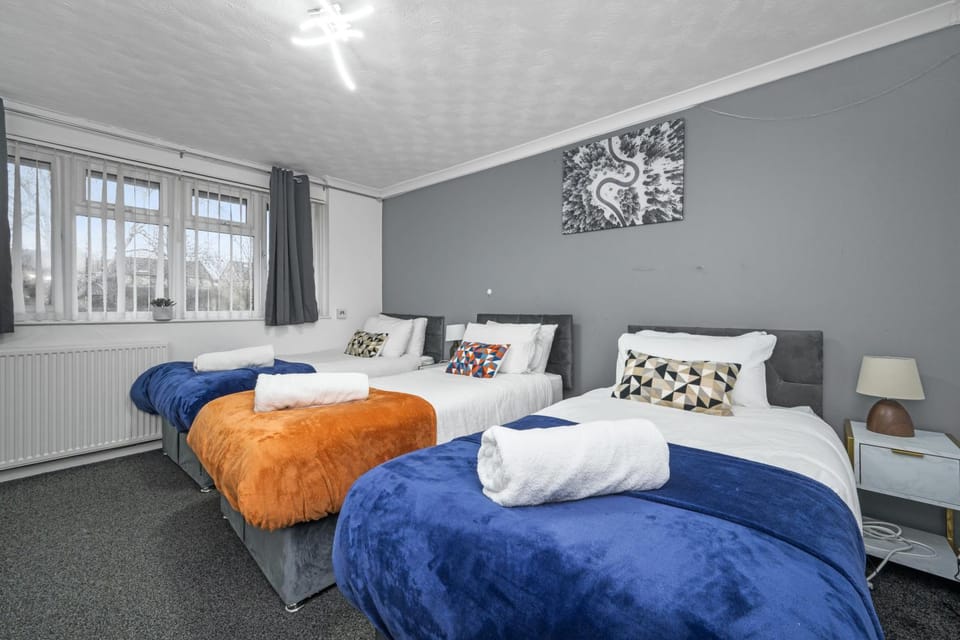 Bed, Photo of the whole room, Bedroom, internet, towels