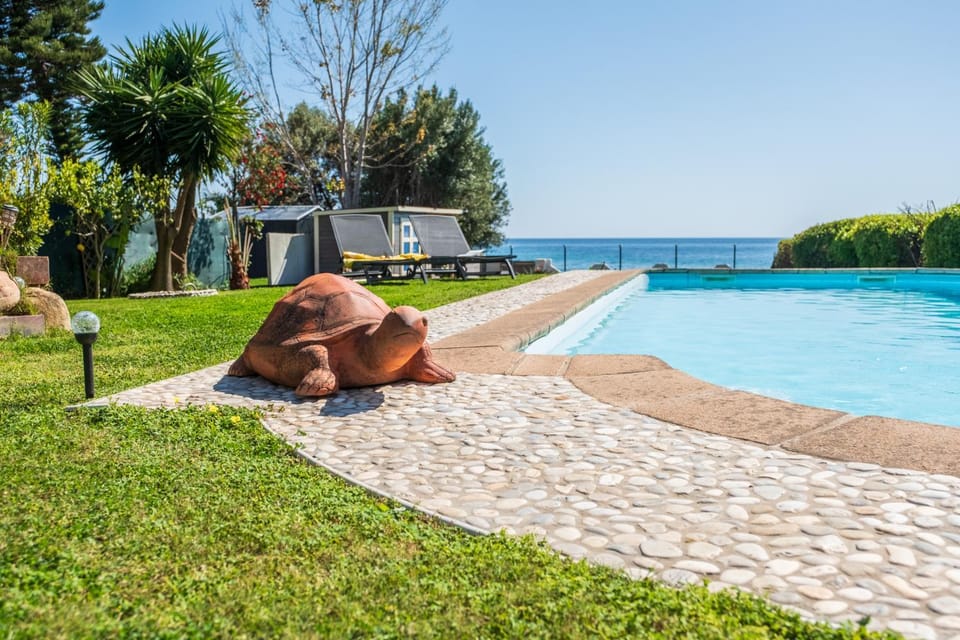Beachfront villa with direct access -Private pool & Zen Area Apartment in Quartu Sant'Elena