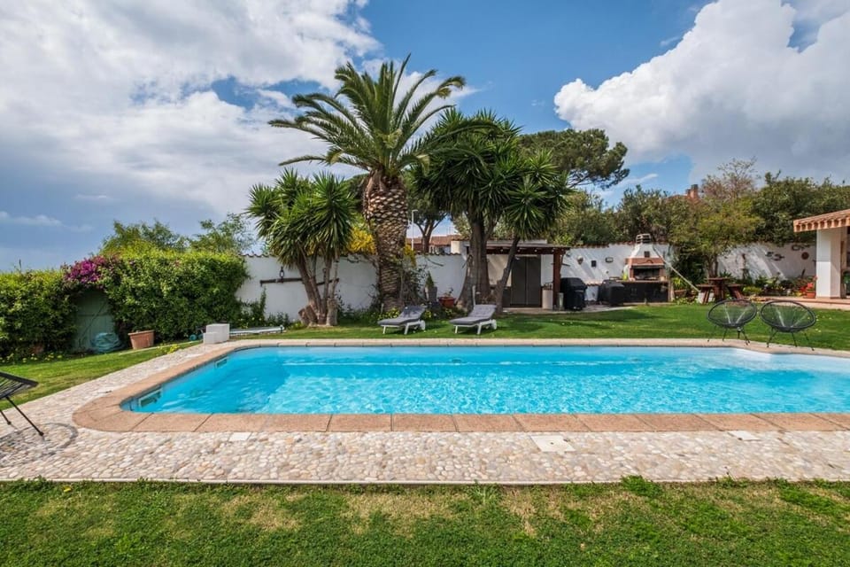 Beachfront villa with direct access -Private pool & Zen Area Apartment in Quartu Sant'Elena